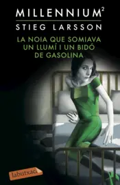 Portada La noia que somiava un llumí i un bidó de gasolina (Sèrie Millennium 2)