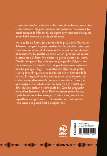 Contraportada La garota entre les dents